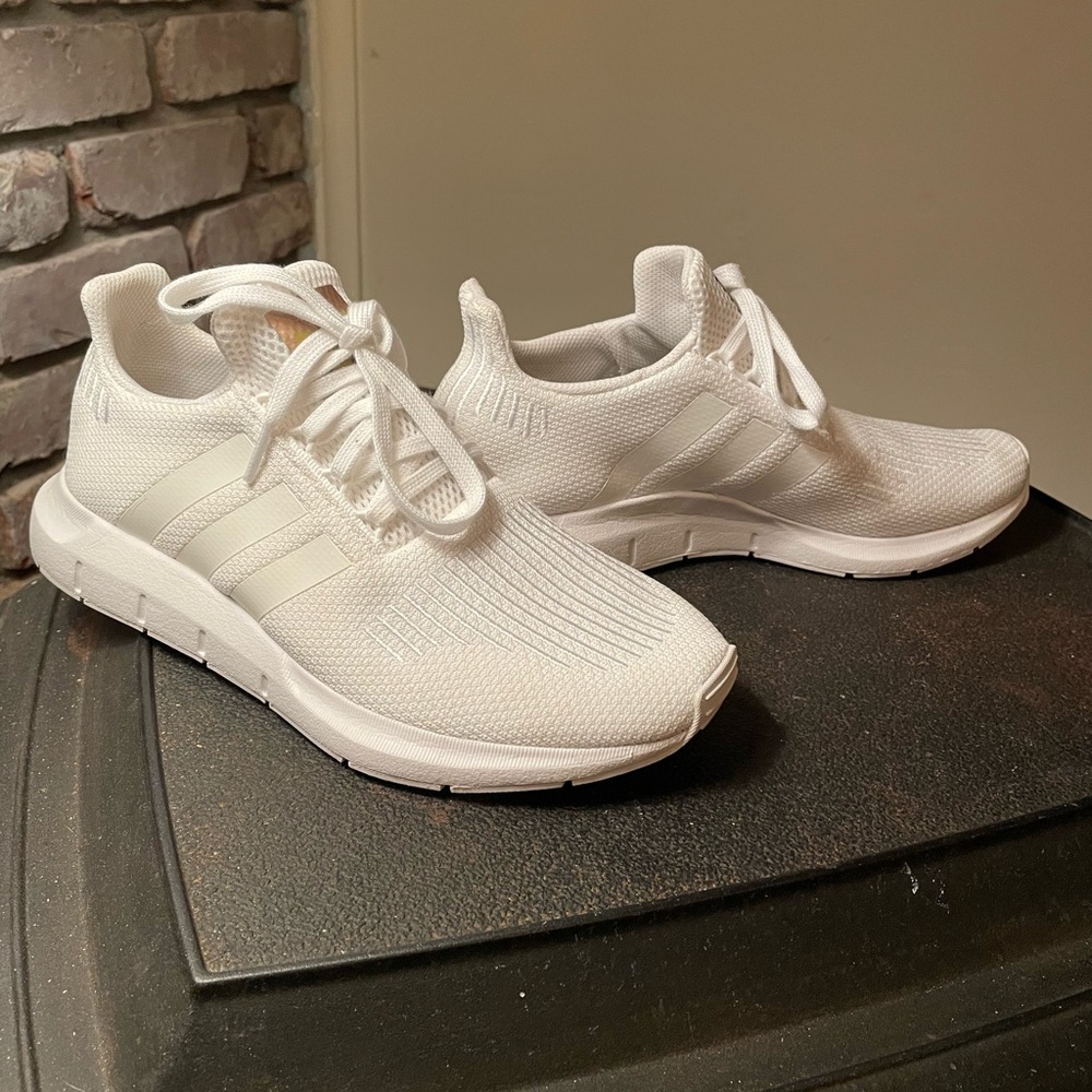 Adidas originals womens swift run shoes white sneakers